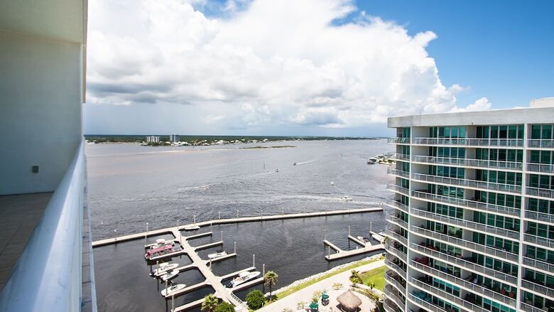 Penthouse With Magnificent Views - Unit Crcph09