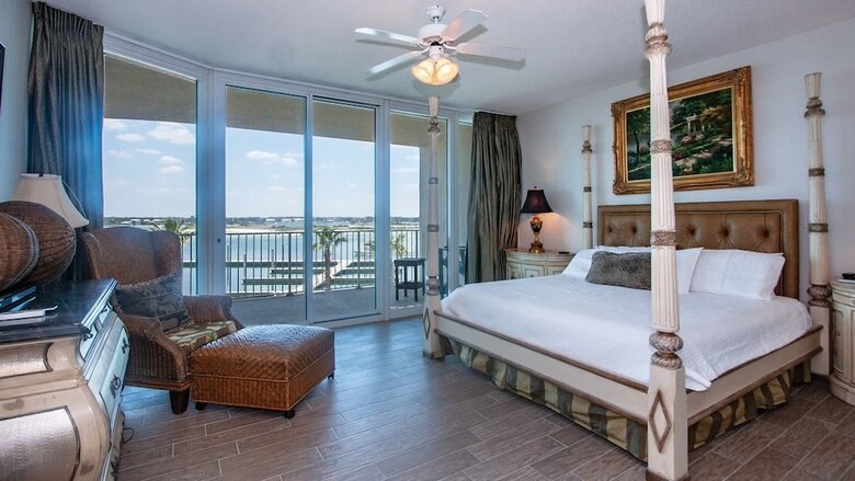 Pristine Corner Condo - Unit Crb0202