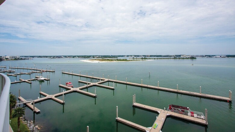 Private Balcony With Sweeping Views - Unit Crc0604