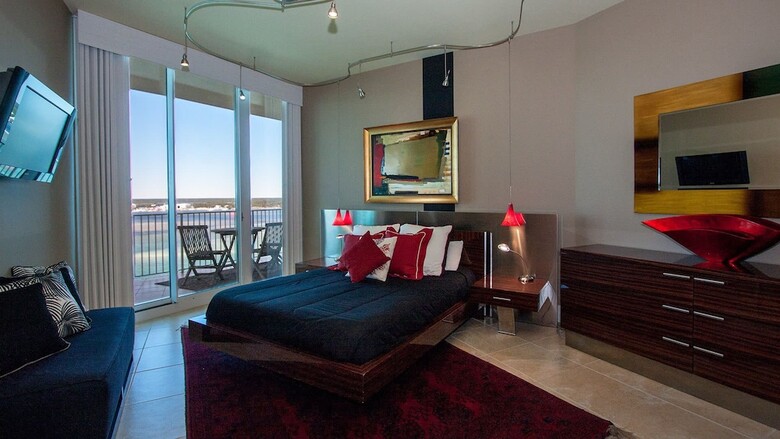 Penthouse With Theater-style Media Room - Unit Crcph02