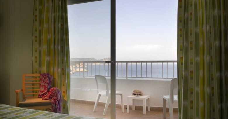 Fiesta Hotel Cala Nova