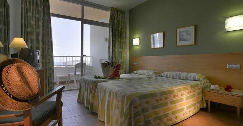 Fiesta Hotel Cala Nova