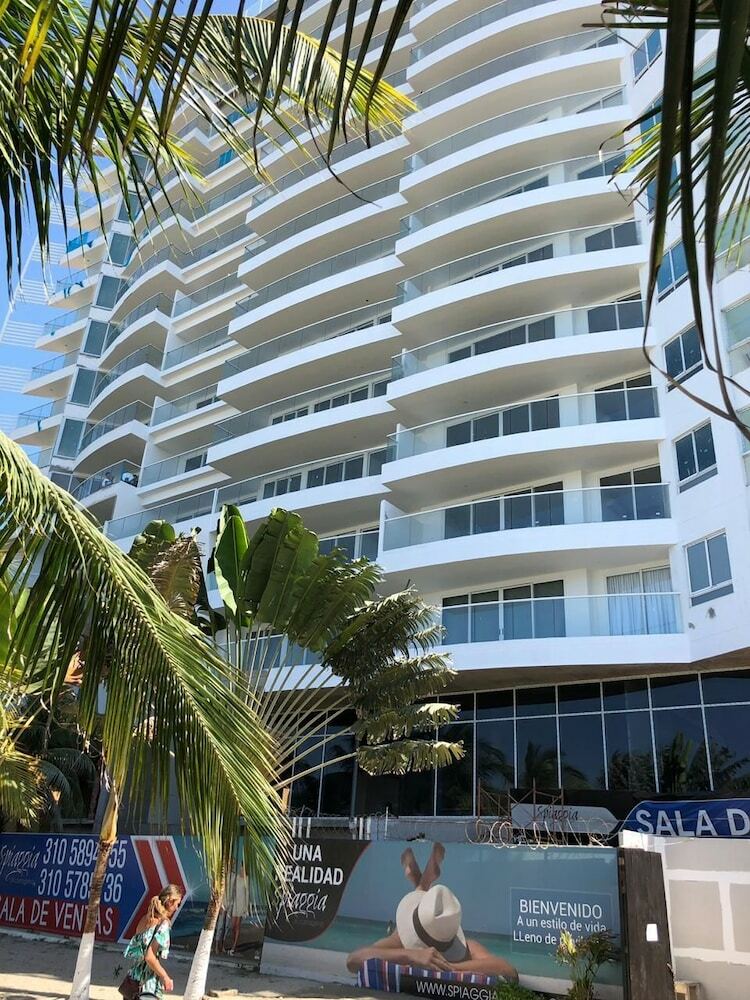 Apartamentos Moderno Edificio Sobre La Playa - Luxury