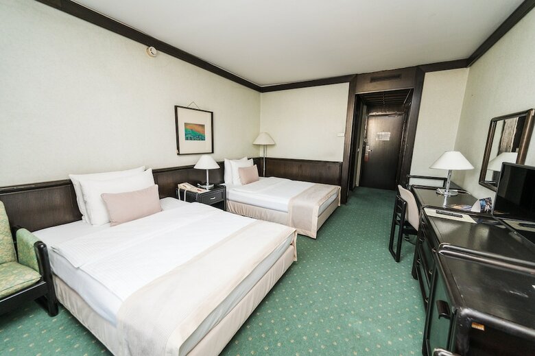 Hotel Holiday