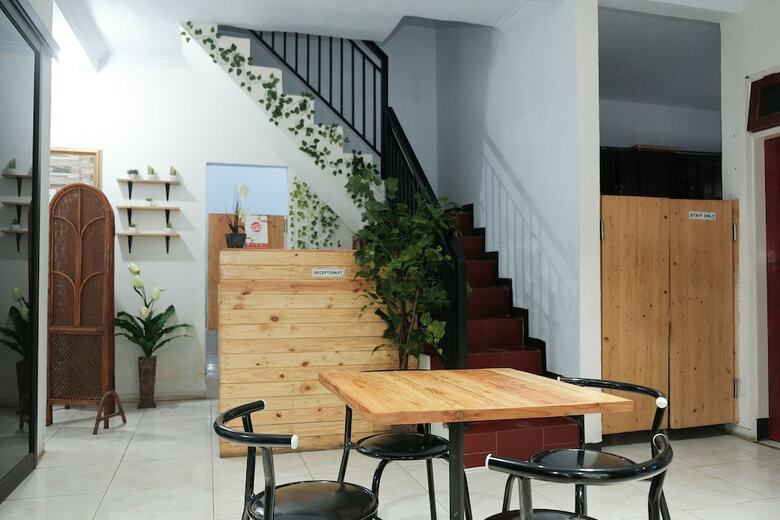 Hostal Oyo 1380 Velodrome Family House