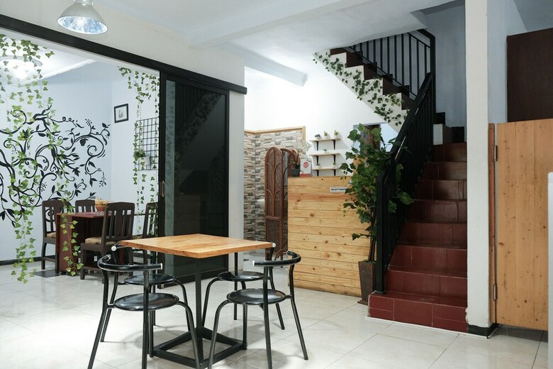 Hostal Oyo 1380 Velodrome Family House