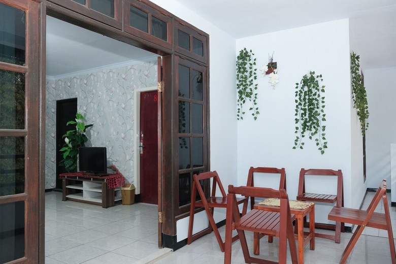 Hostal Oyo 1380 Velodrome Family House