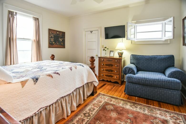Love Lane Bed & Breakfast
