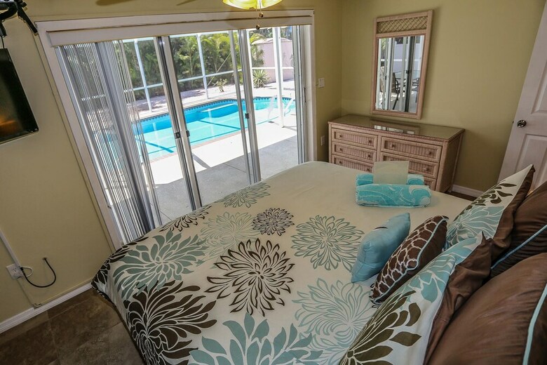 180 Hibiscus Dr. - M