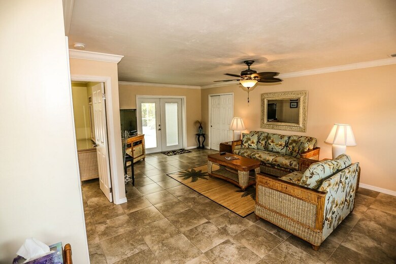 180 Hibiscus Dr. - M