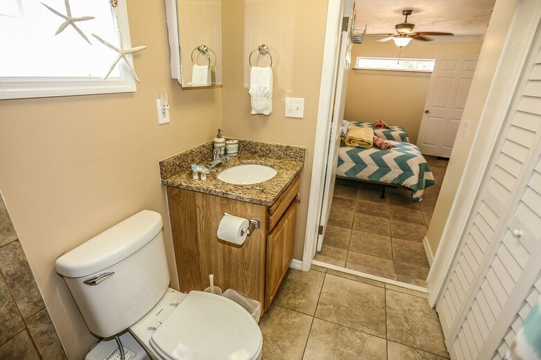 180 Hibiscus Dr. - M