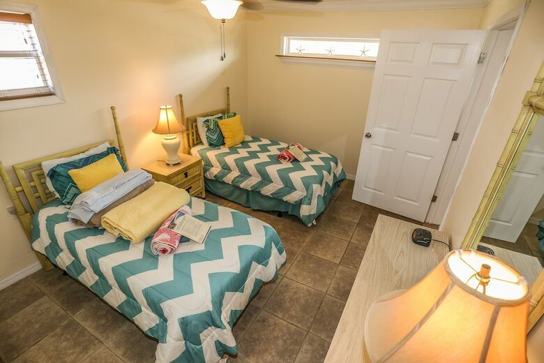 180 Hibiscus Dr. - M