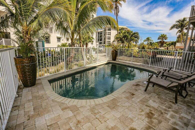 30 Gulf Beach Road Island Girl