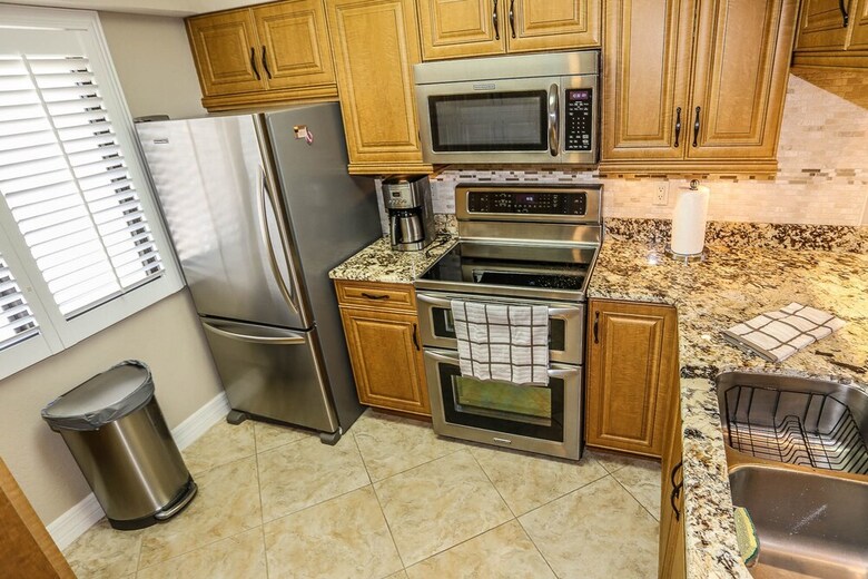 Bay Village 252