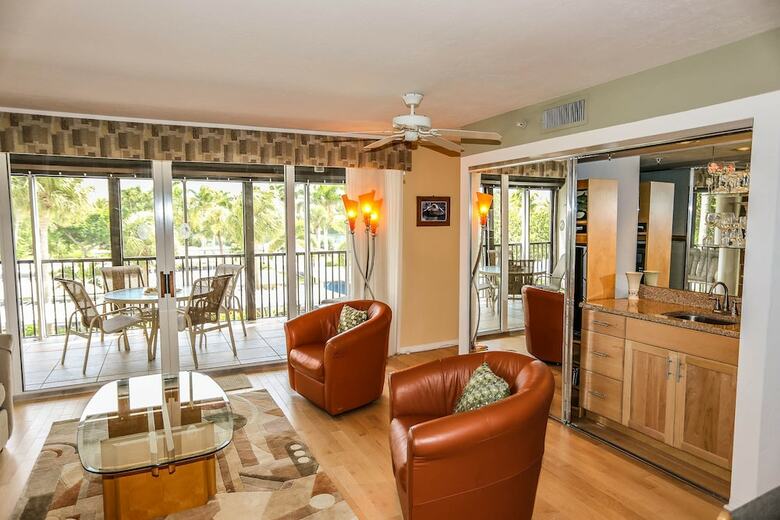 Ocean Harbor 102a