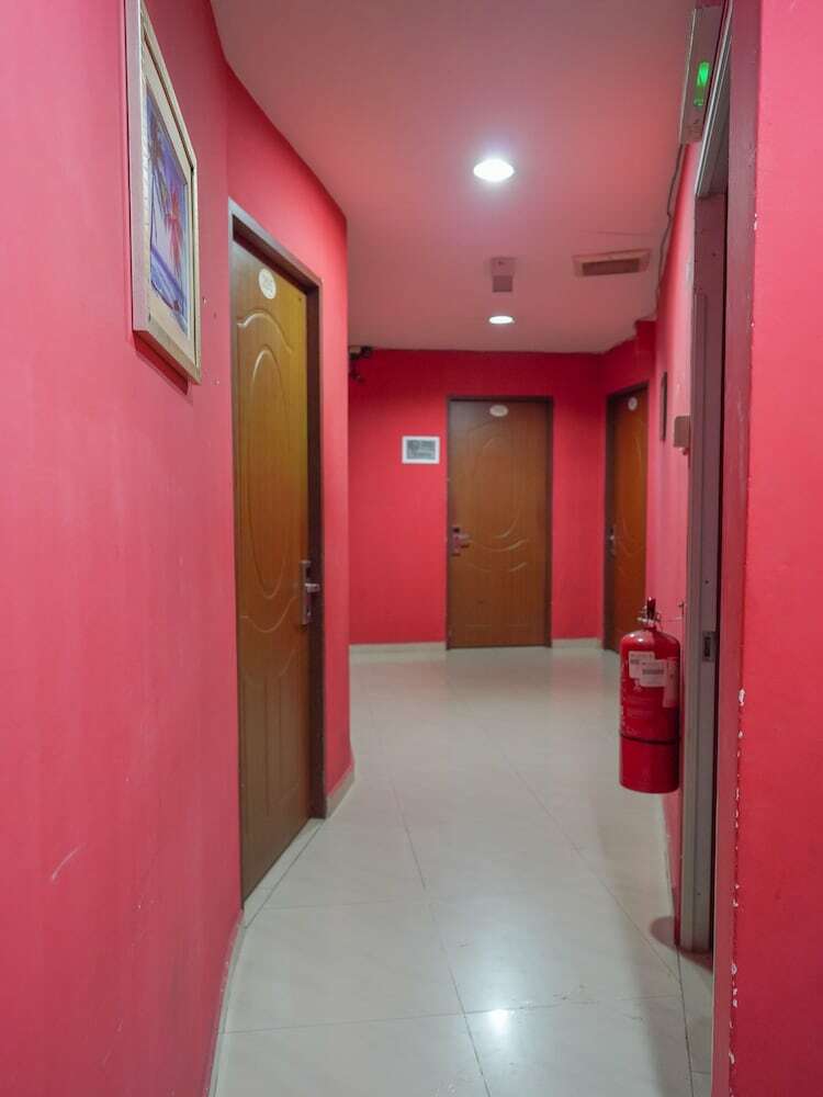 Hotel Oyo 1227 AA Inn