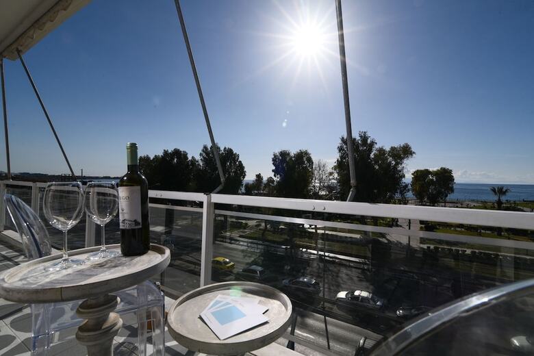 142m� Homm Bright Alimos Apartment With Marina View