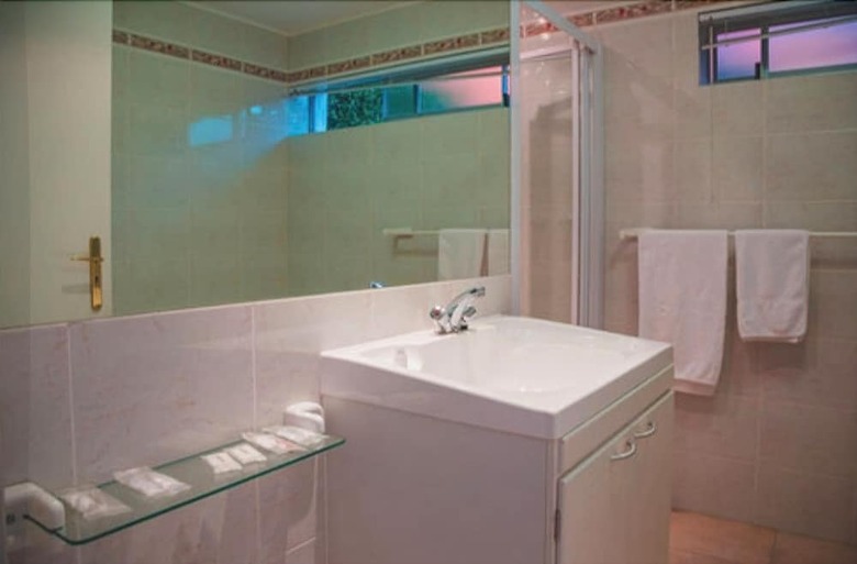 Hotel Queen Julie Lodge Campsbay