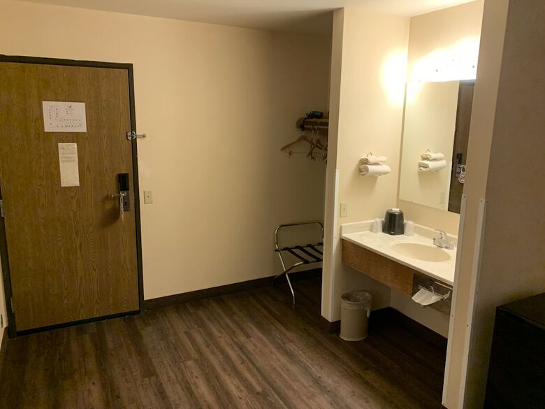 Hotel Eagle Peak Lodge & Cabins