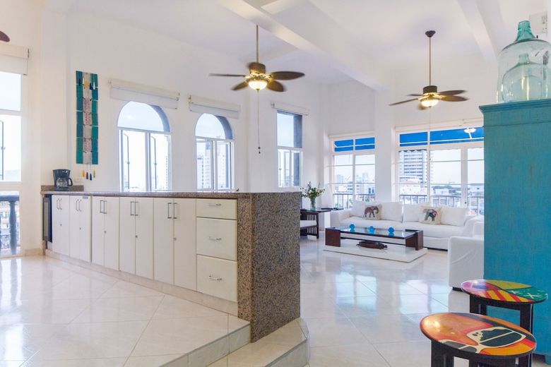 Apartamentos Old City Deluxe Condo By Nomad Guru