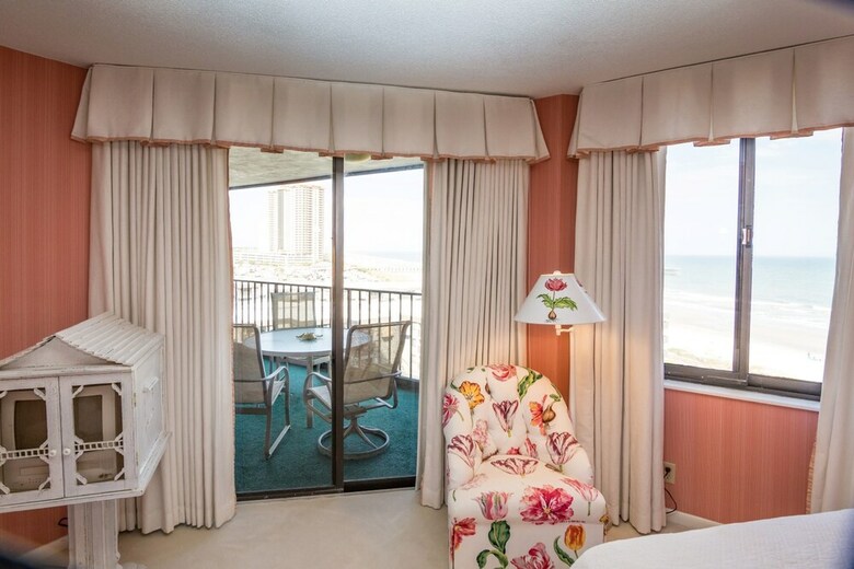 Maisons-sur-mer #608 Ocean Front