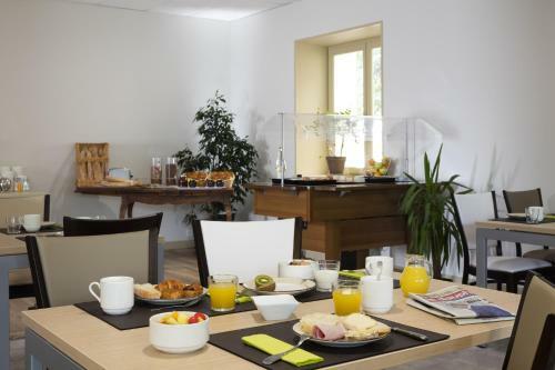 Logis Hotel Les Cedres
