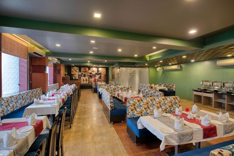 Hotel Om Clarks Inn Raebareli