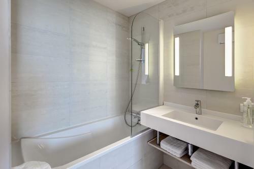 Brit Hotel Vend�e Mer