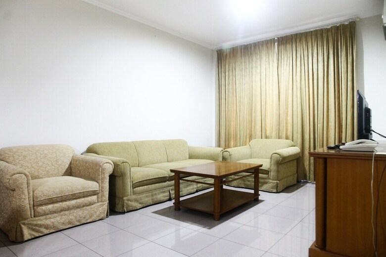 Comfortable And Homey 2br Pondok Klub Villa Apartment