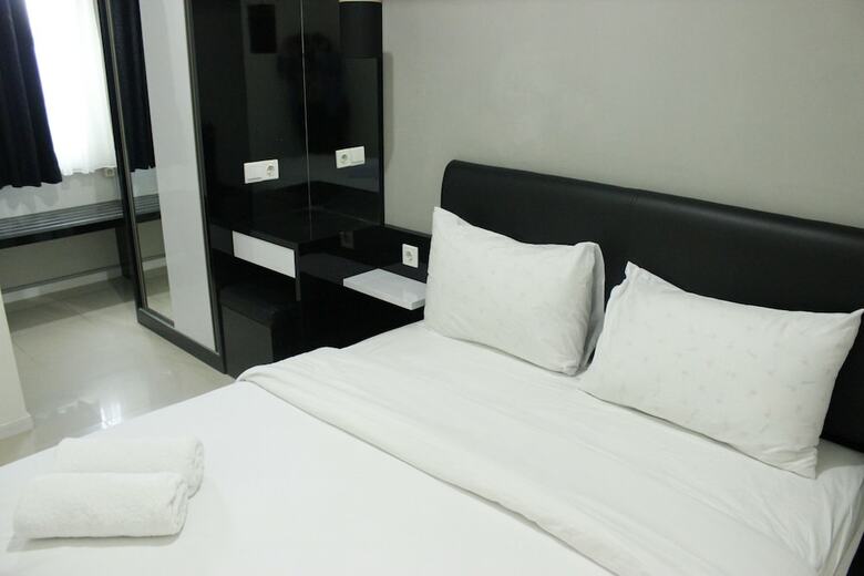 Direct Access To Pool 2br Apartment At Parahyangan Residence