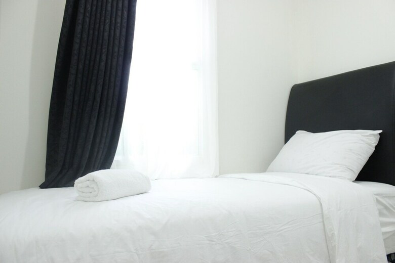 Direct Access To Pool 2br Apartment At Parahyangan Residence