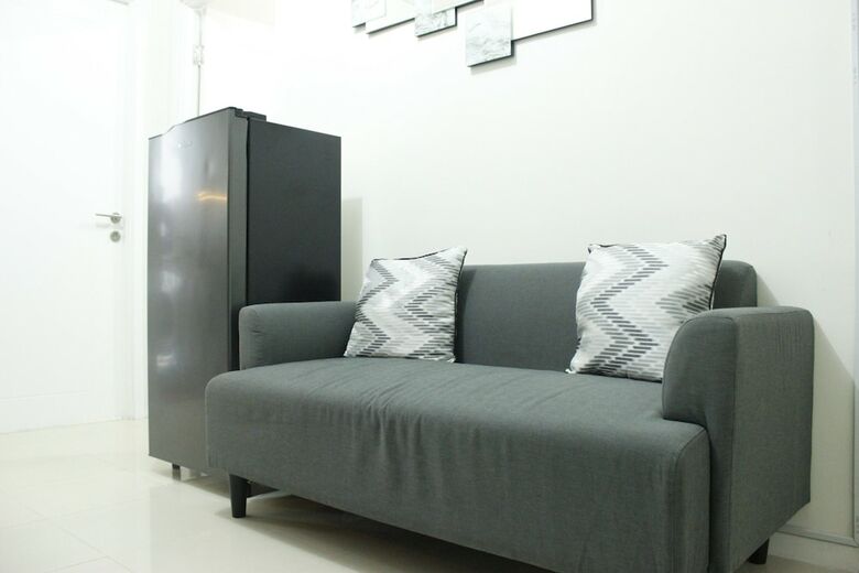 Direct Access To Pool 2br Apartment At Parahyangan Residence