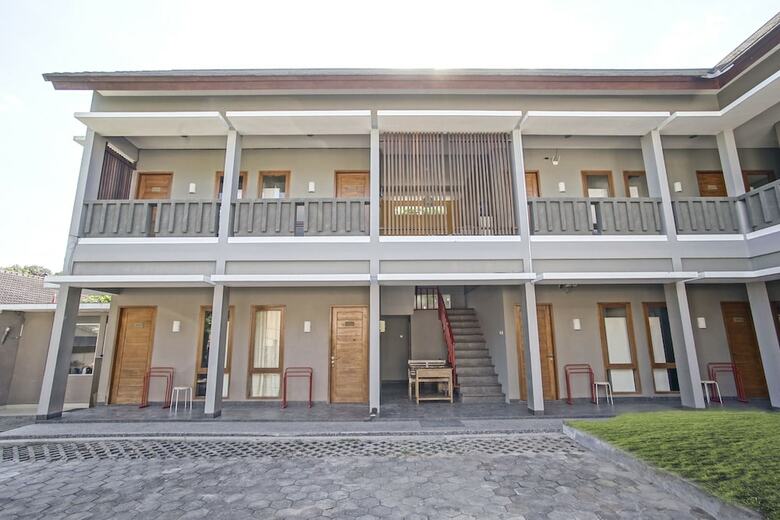 Hotel Oyo 1369 Griya Damai Syariah
