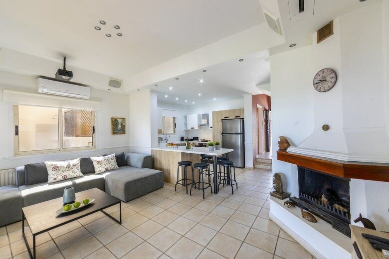 Meneou Beachfront Villa 3