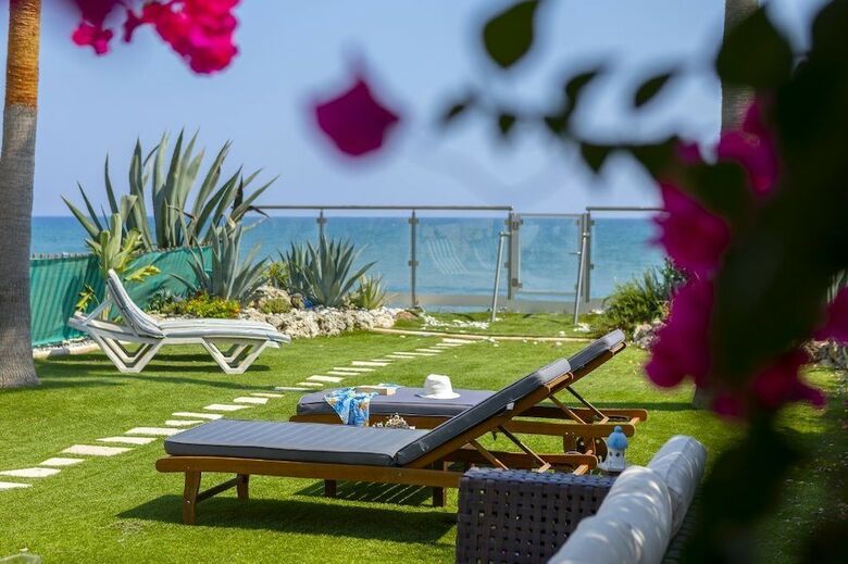 Meneou Beachfront Villa 3