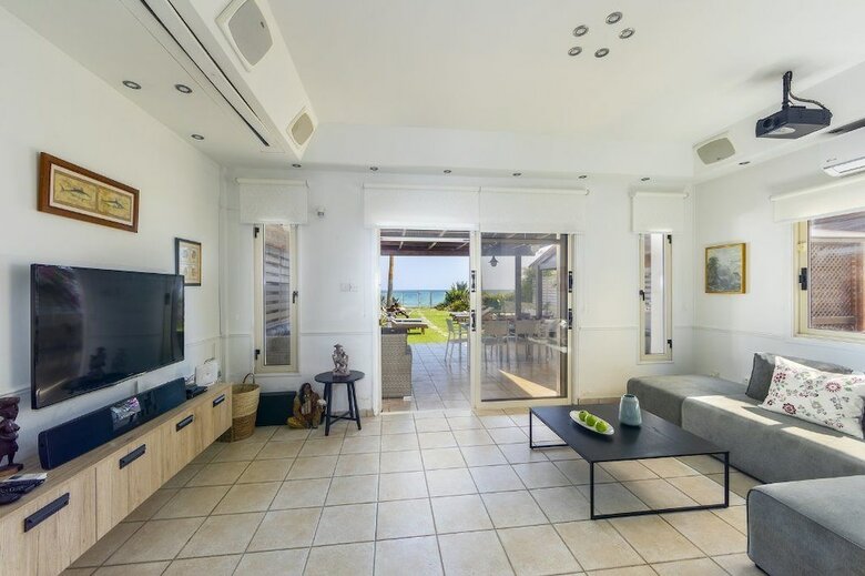 Meneou Beachfront Villa 3