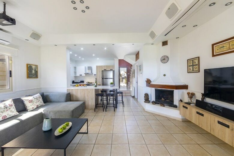Meneou Beachfront Villa 3
