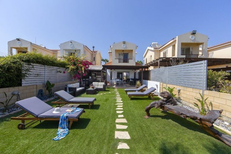 Meneou Beachfront Villa 3