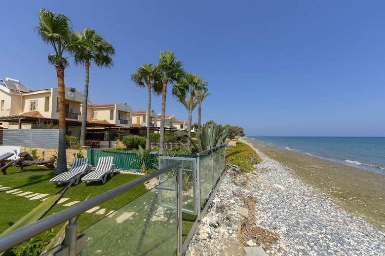Meneou Beachfront Villa 3