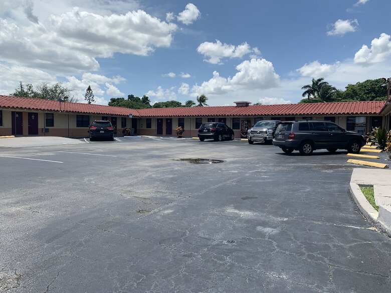 Motel Deluxe Inn