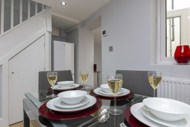 Deluxe Riverview Apartment