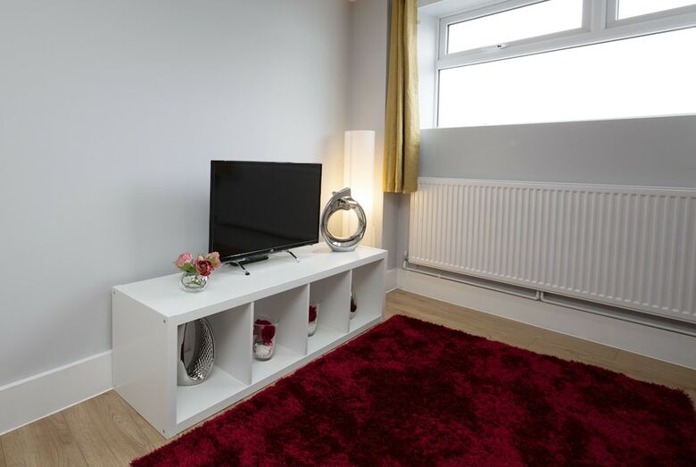 Deluxe Riverview Apartment