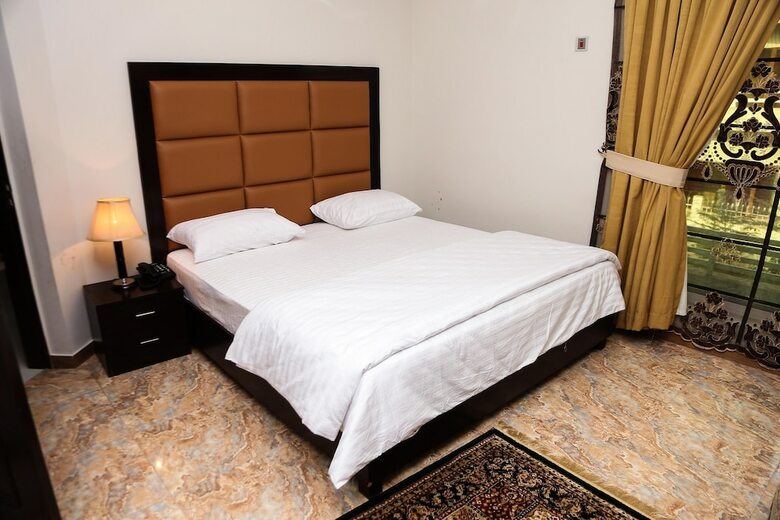 Hotel Monarch Residency