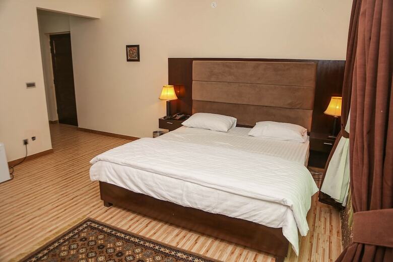 Hotel Monarch Residency