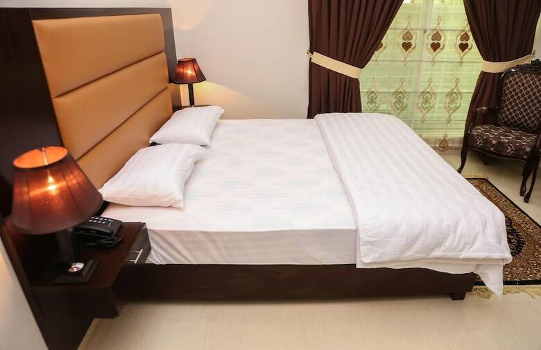 Hotel Monarch Residency