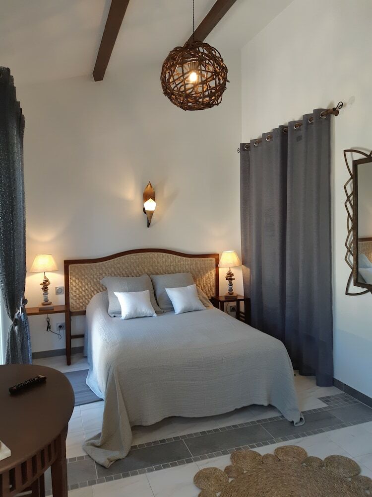 Bed & Breakfast Suite Sup�rieure - Villa La Licorne