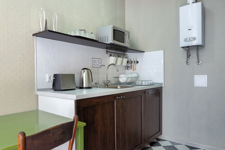 Bed & Breakfast Friends Rooms On Vosstaniya