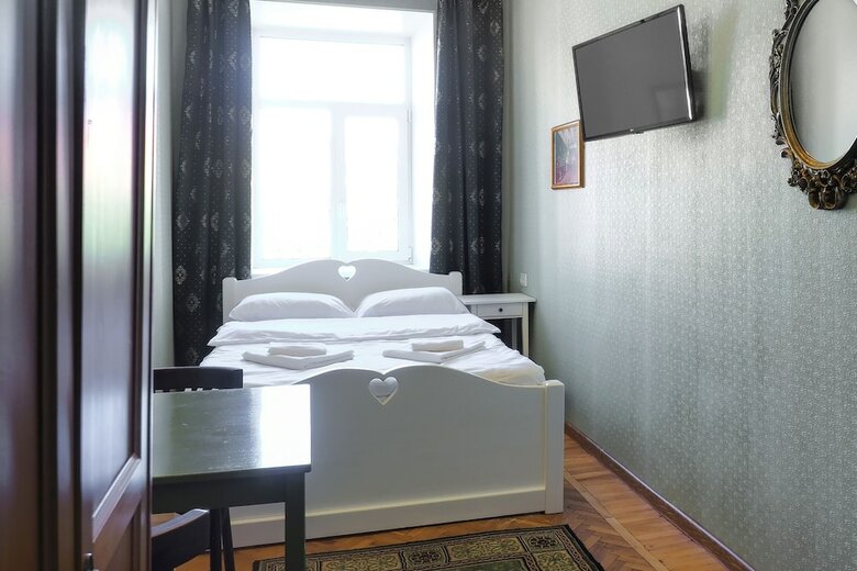 Bed & Breakfast Friends Rooms On Vosstaniya
