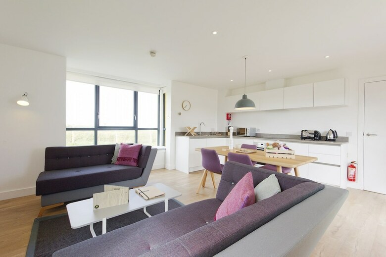 Gold Seeker - 2 Bed Luxury Apartment