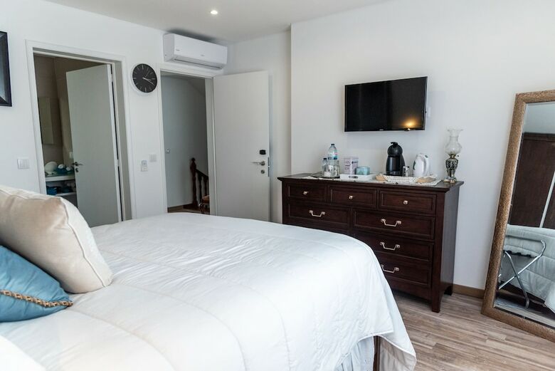 Hotel Garoupas Inn
